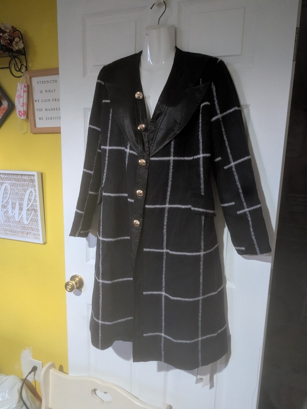 Zhibai NWT Women's Size Small Long Length Black And White Plaid Button Down Coat